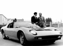 Colin  Chapman, Jimmy Clark discuss the Miura